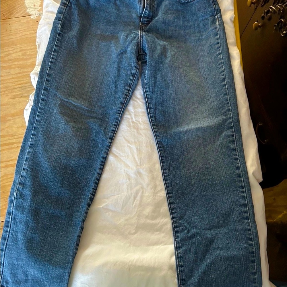 Stright leg Levi’s red tag